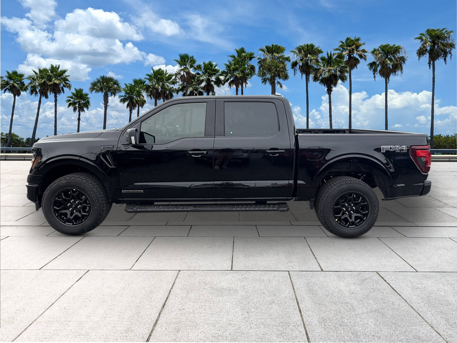 2025 Ford F-150 XLT photo 3