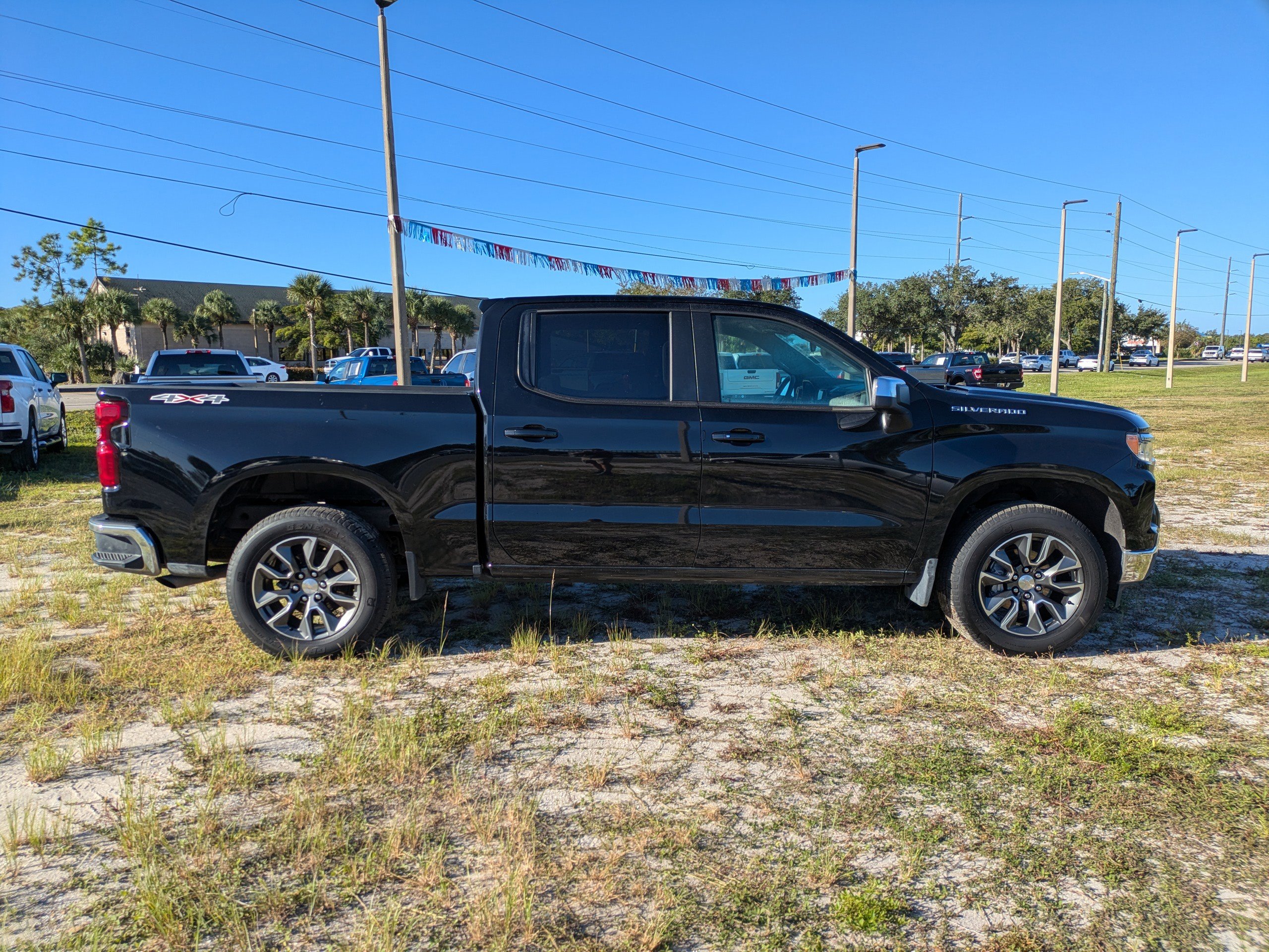 2023 Chevrolet Silverado 1500 LT photo 3
