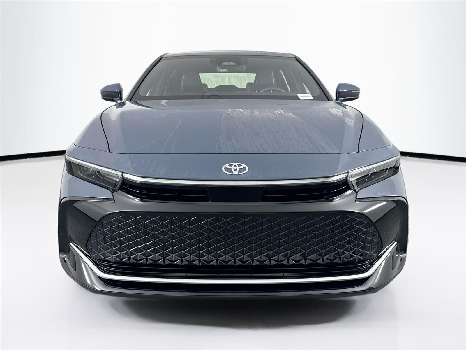 2025 Toyota Crown XLE photo 3