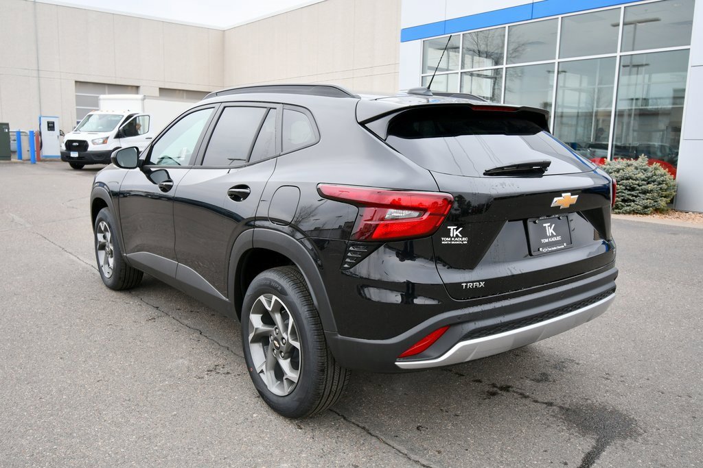 2025 Chevrolet Trax LT photo 4