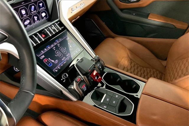 2019 Lamborghini Urus Base photo 15