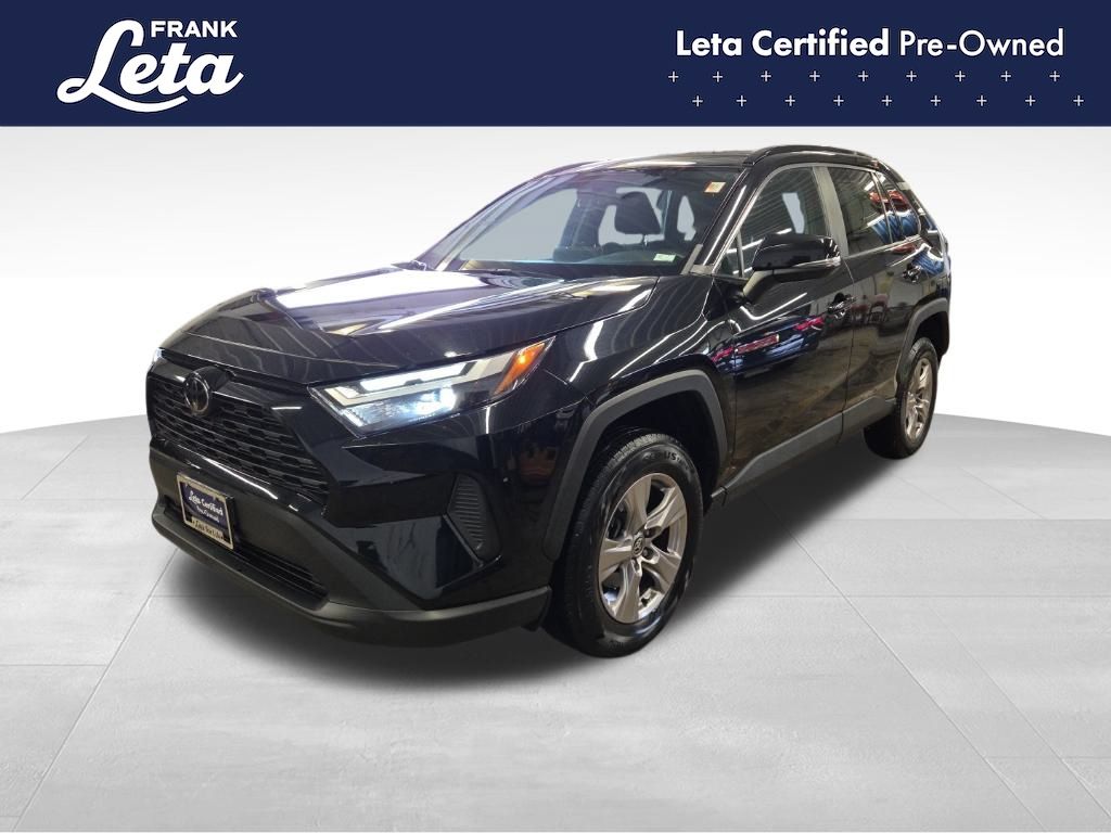 2023 Toyota RAV4 XLE's photo