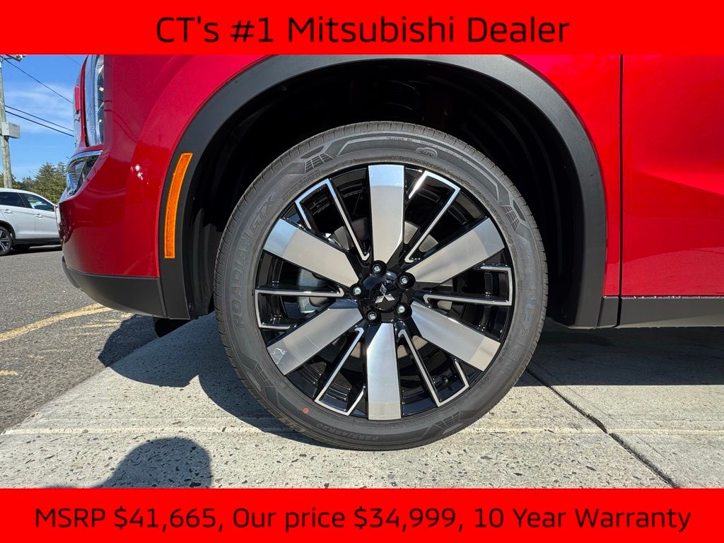 2025 Mitsubishi Outlander SE photo 6