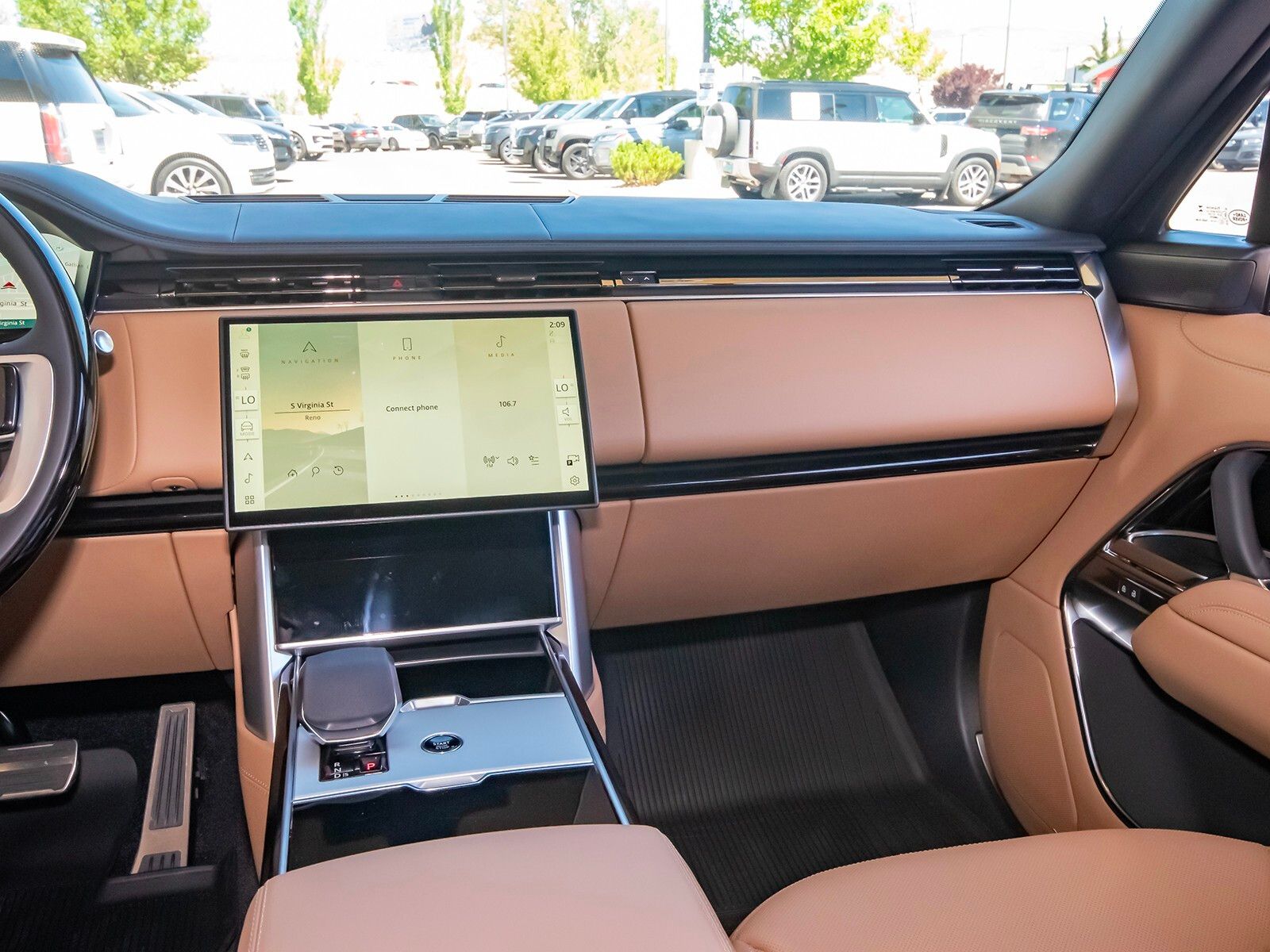 2025 Land Rover Range Rover SE photo 37