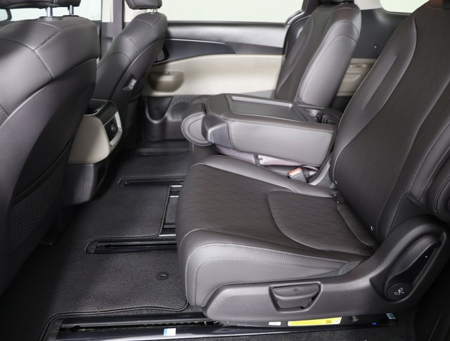 2026 Kia Carnival LXS photo 9