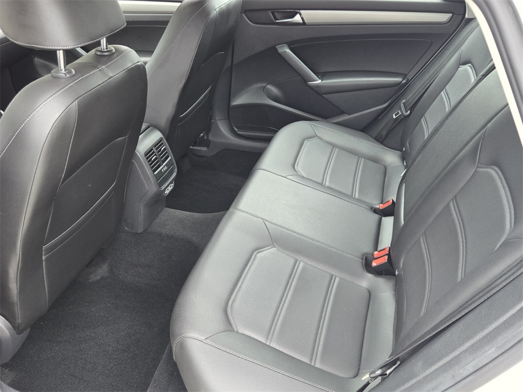 2022 Volkswagen Passat 2.0T SE photo 11