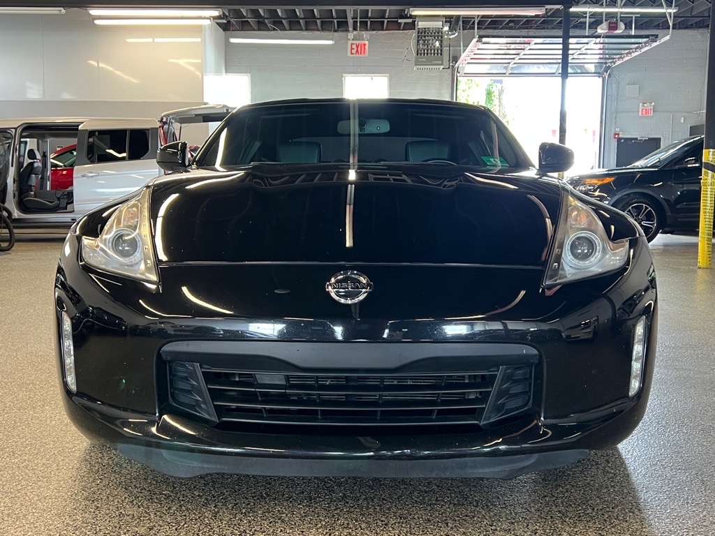 2014 Nissan 370Z Touring photo 2