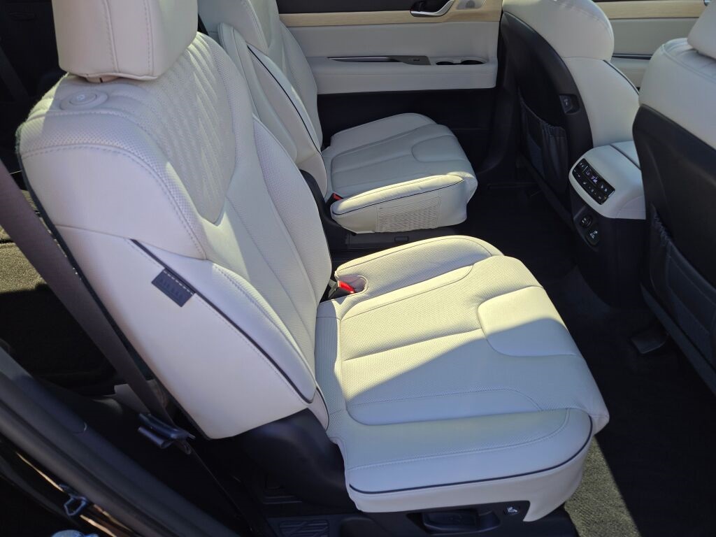 2024 Hyundai Palisade Limited photo 6