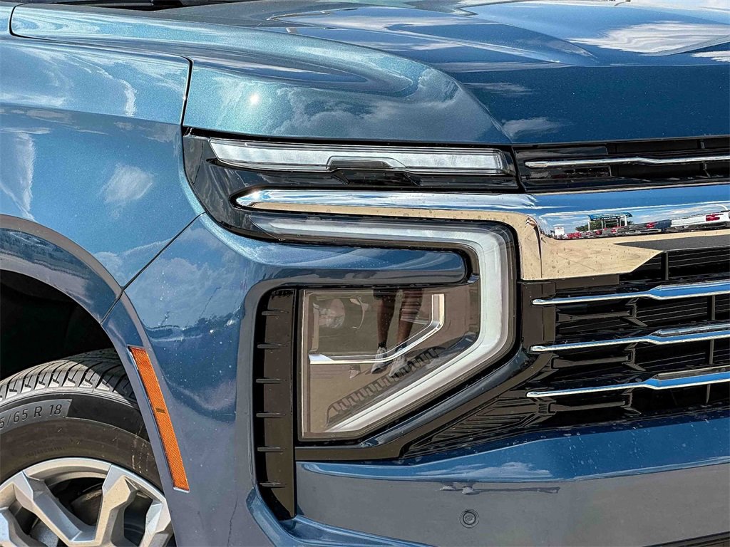 2026 Chevrolet Suburban LT photo 3