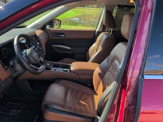 2022 Nissan Pathfinder Platinum photo 4