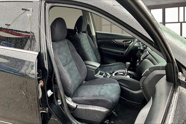 2016 Nissan Rogue SV photo 6