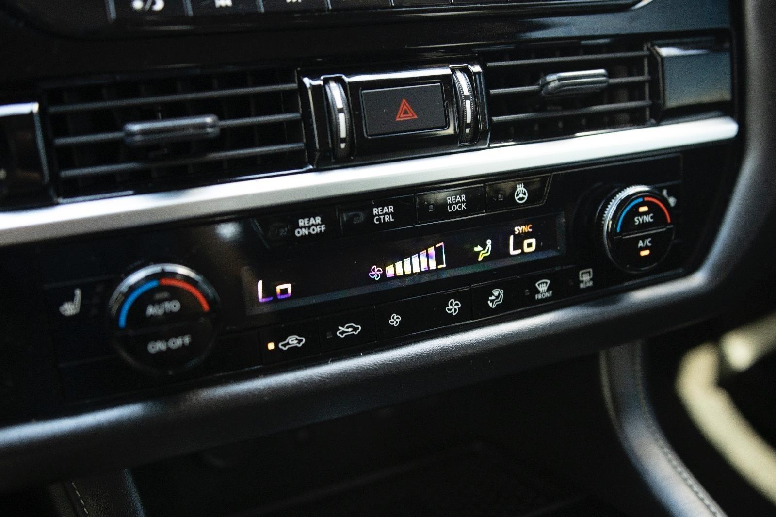 2024 Nissan Pathfinder SL photo 8
