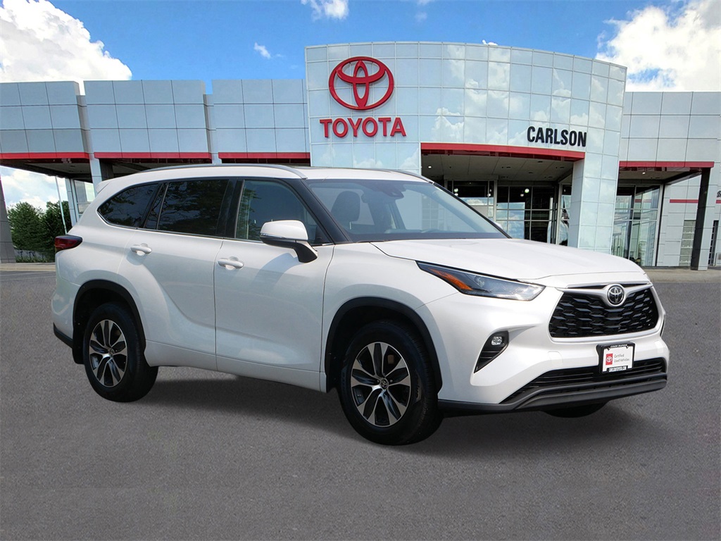 Certified 2022 Toyota Highlander XLE with VIN 5TDHZRBH7NS565236 for sale in Minneapolis, Minnesota