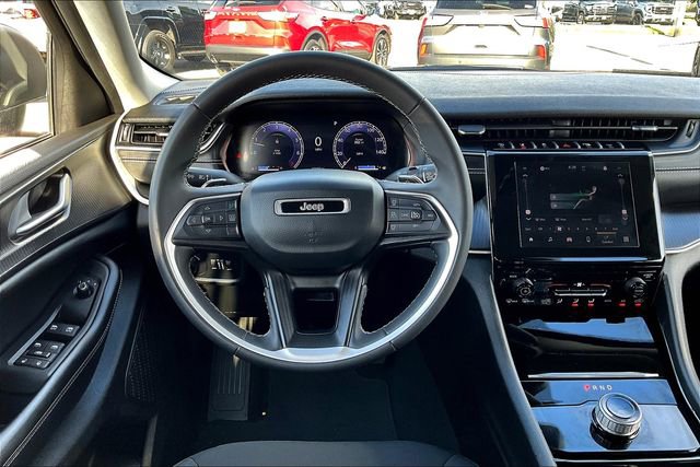 2023 Jeep Grand Cherokee Laredo photo 2