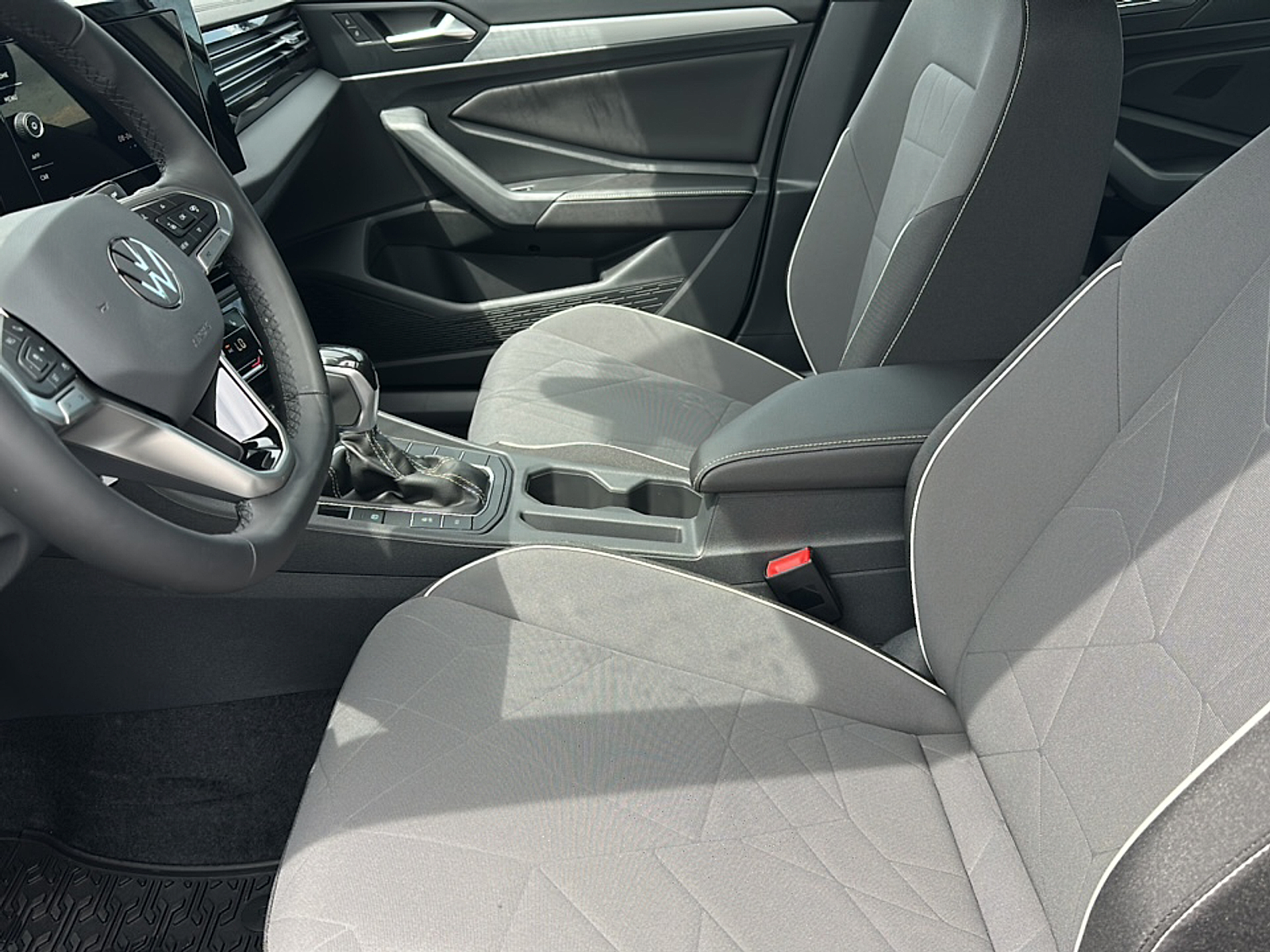 2025 Volkswagen Jetta 1.5T Sport photo 3