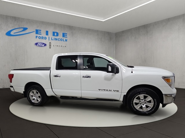 2018 Nissan Titan SV photo 3