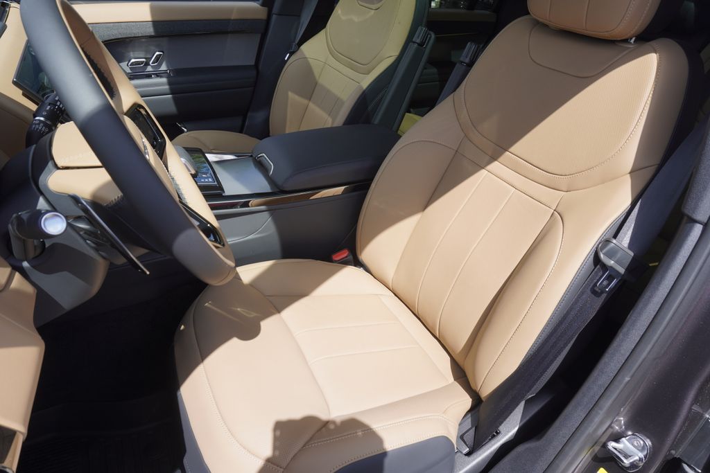 2025 Land Rover Range Rover Sport SE photo 19