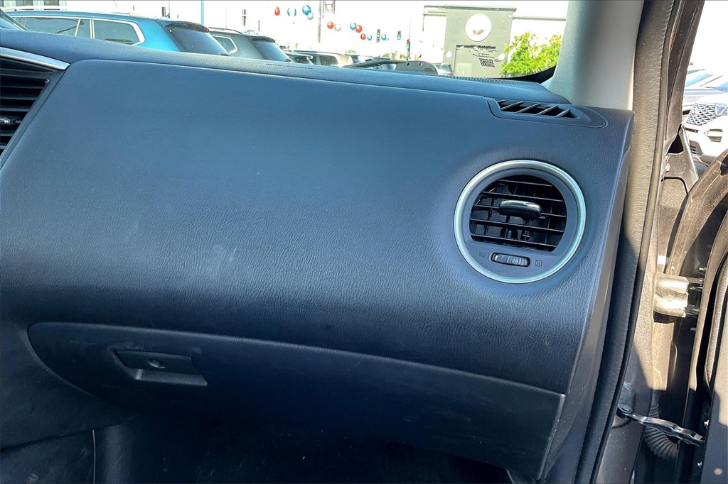 2019 Nissan Pathfinder SL photo 14