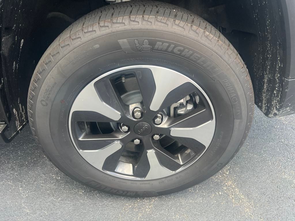 2024 Jeep Cherokee Limited 4xe photo 3