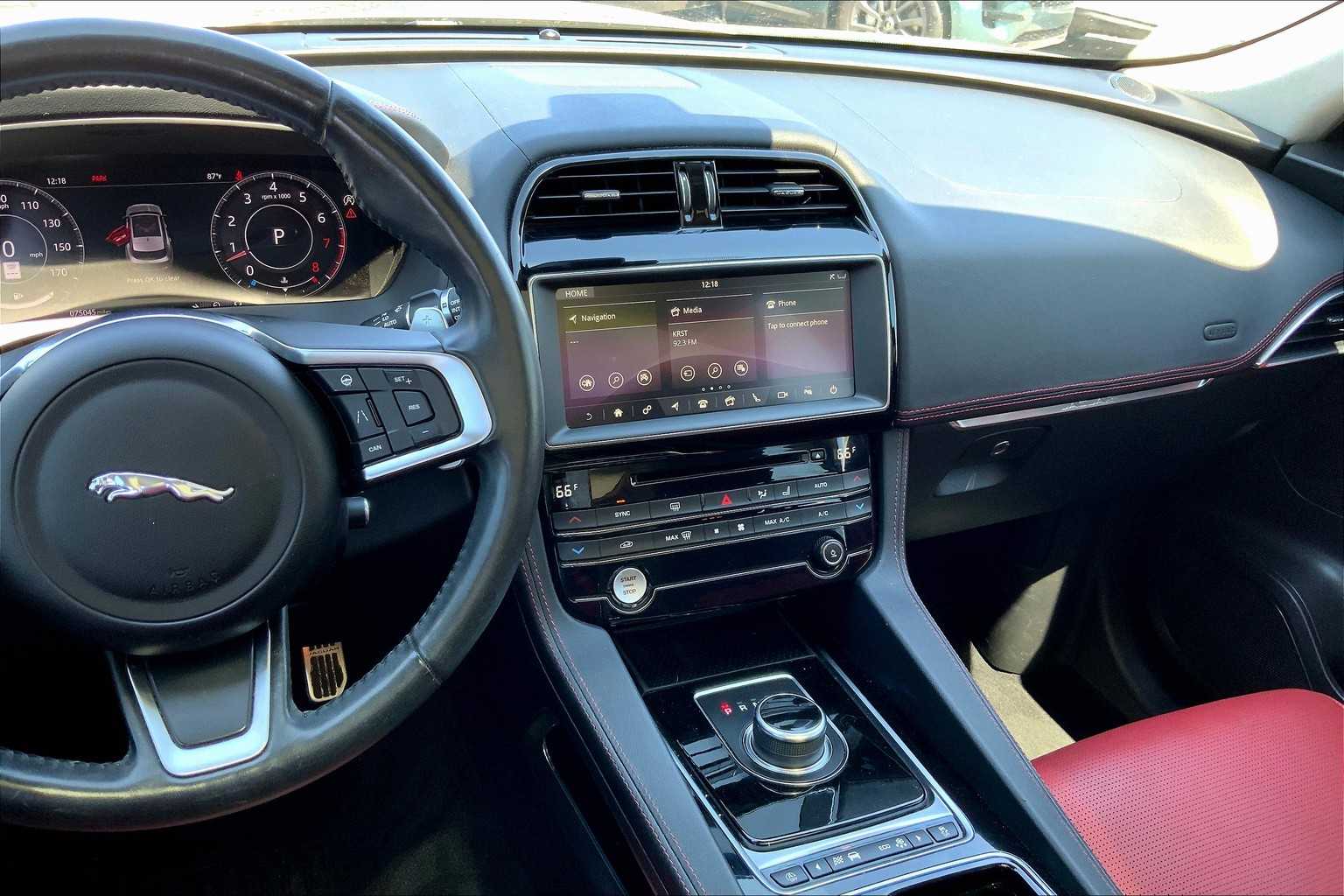 2020 Jaguar F-PACE Checkered Flag Edition photo 5