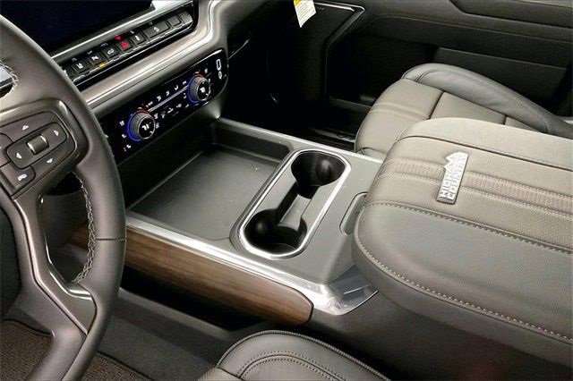 2025 Chevrolet Silverado 3500HD High Country photo 17