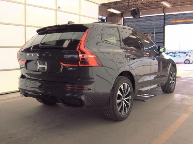 2025 Volvo XC60 B5 Plus photo 3