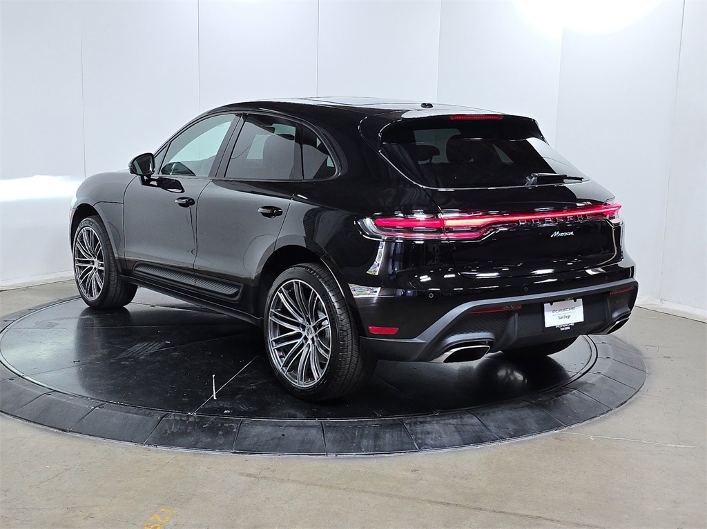 2026 Porsche Macan T photo 9