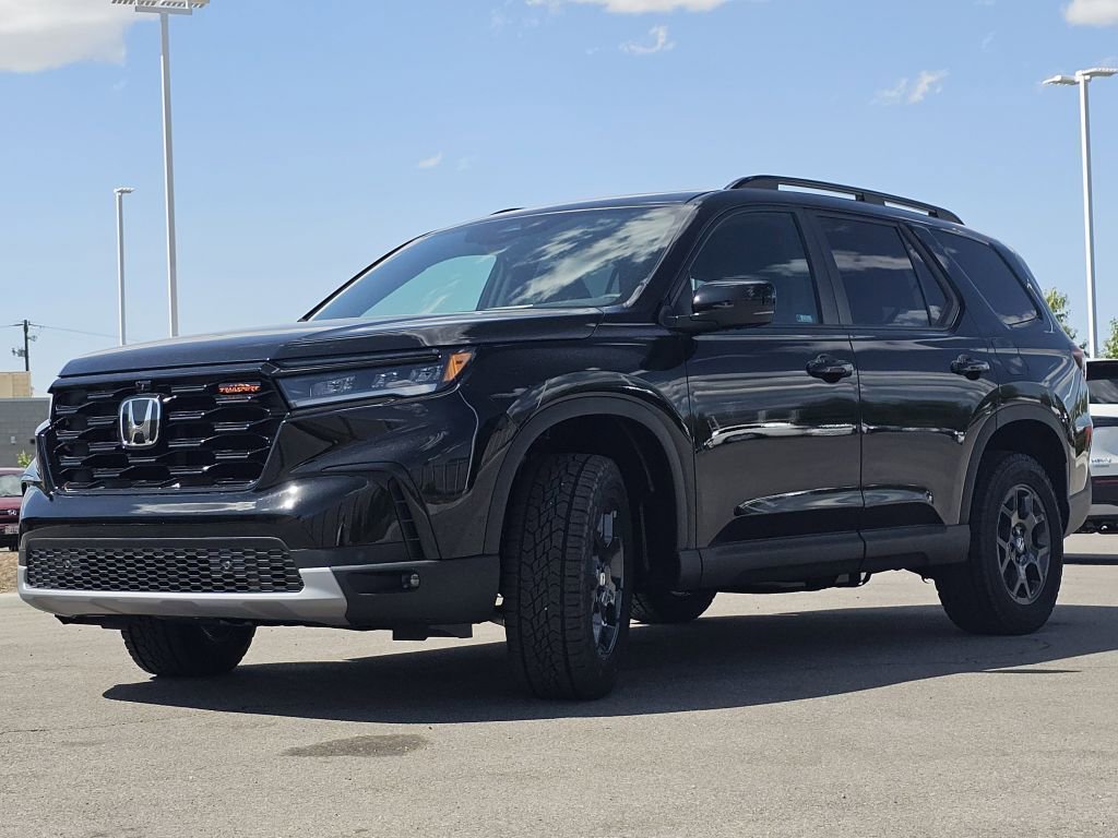 2025 Honda Pilot TrailSport photo 2