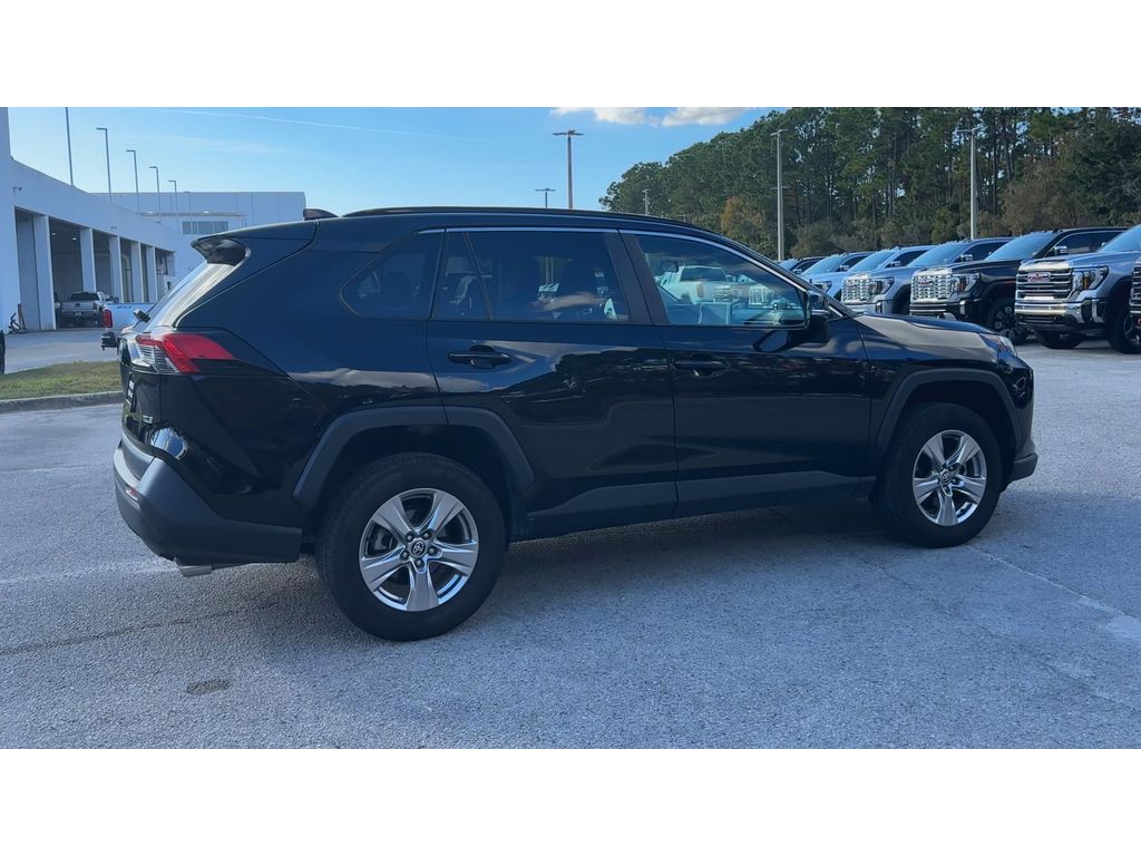 2023 Toyota RAV4 XLE photo 3