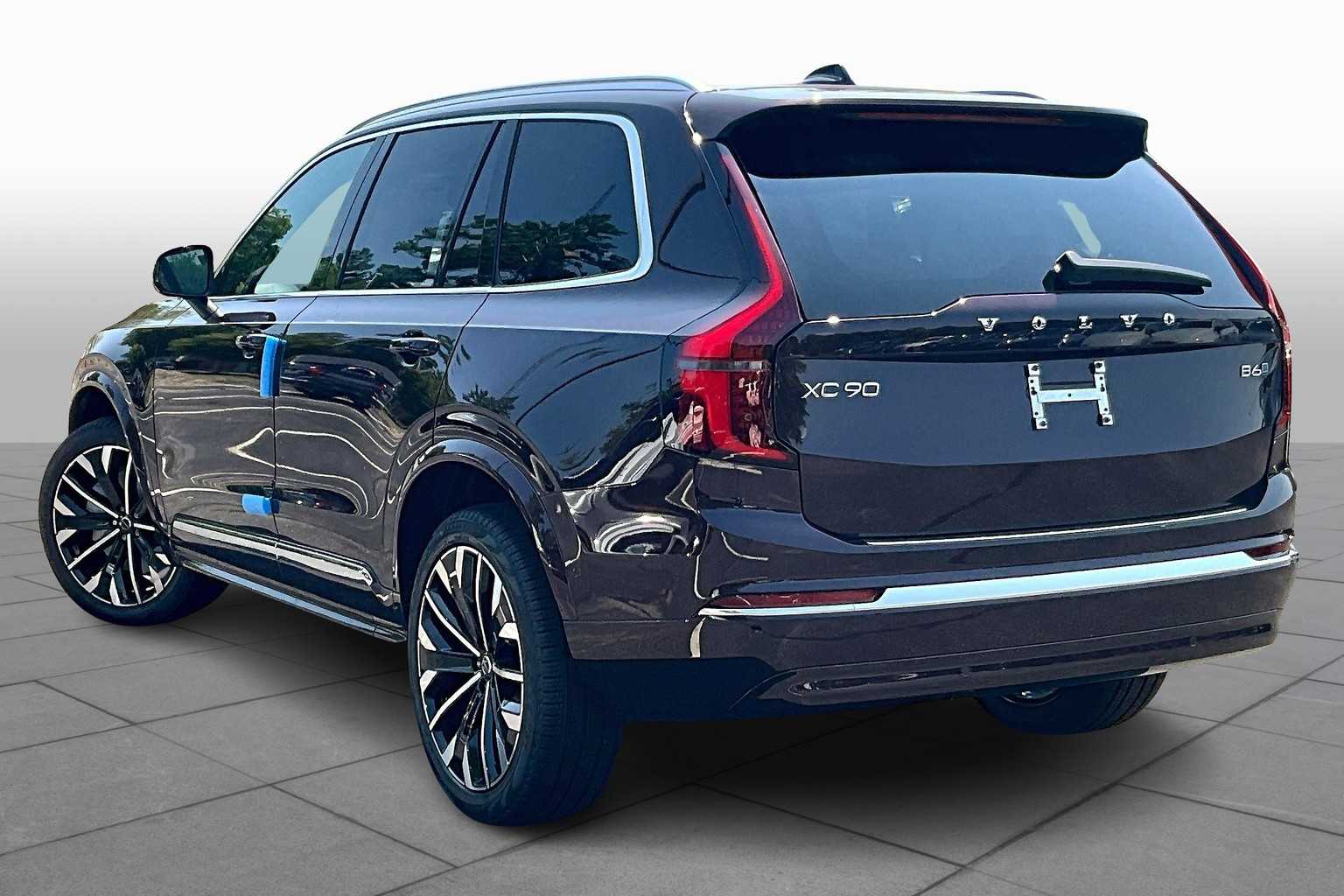 2026 Volvo XC90 Plus photo 3
