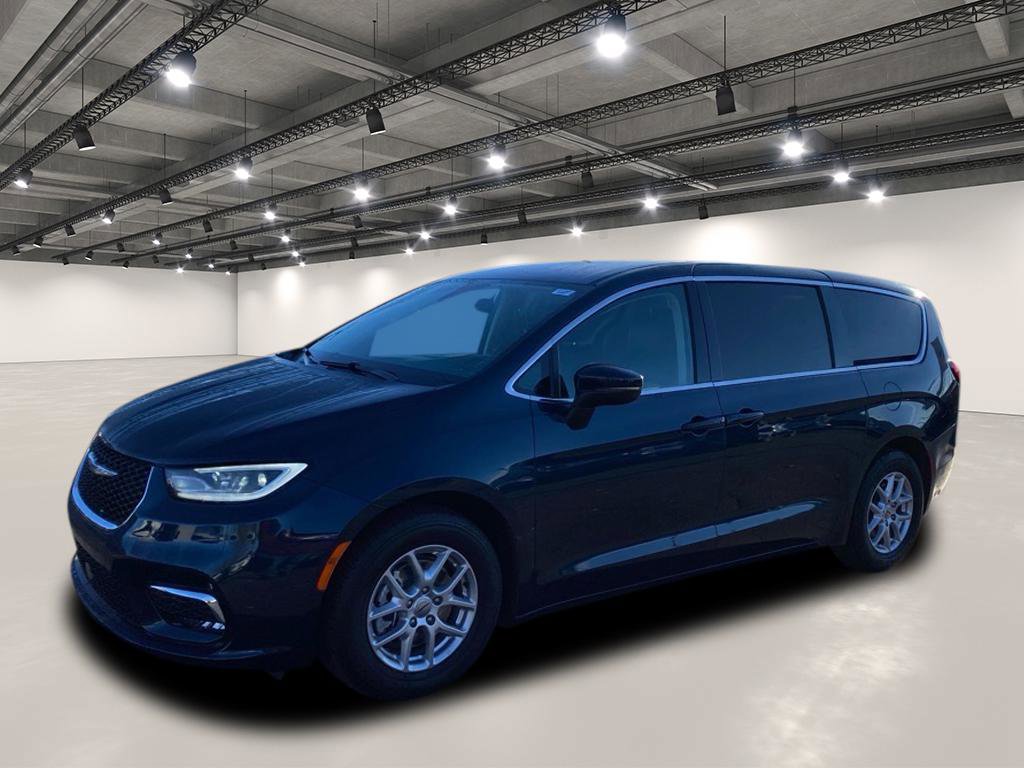 2023 Chrysler Pacifica Touring L photo 3