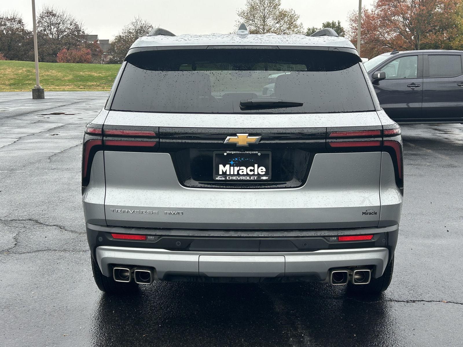 2025 Chevrolet Traverse photo 4