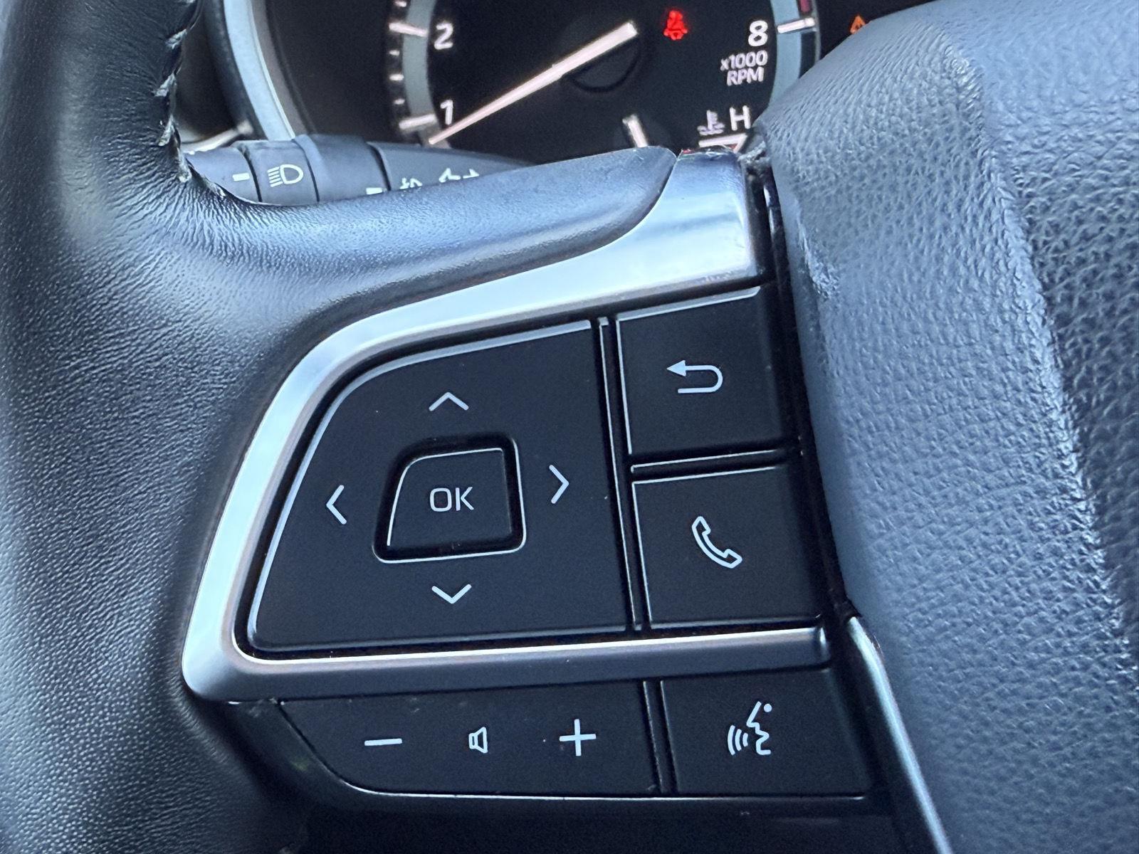 2021 Toyota Highlander XLE photo 19