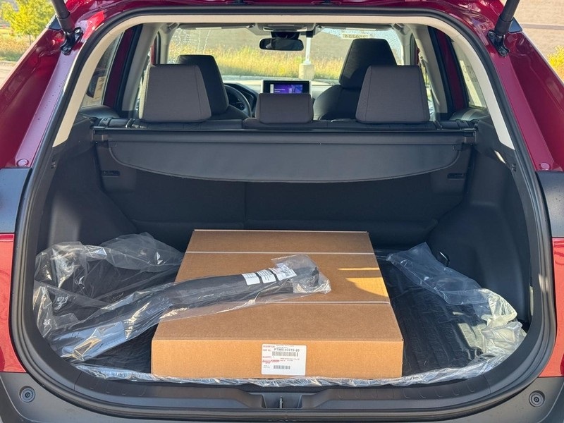 2025 Toyota RAV4 Hybrid XLE photo 4