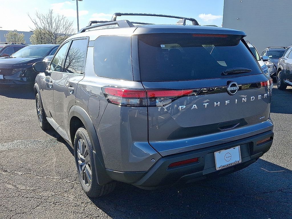 2025 Nissan Pathfinder SV photo 4