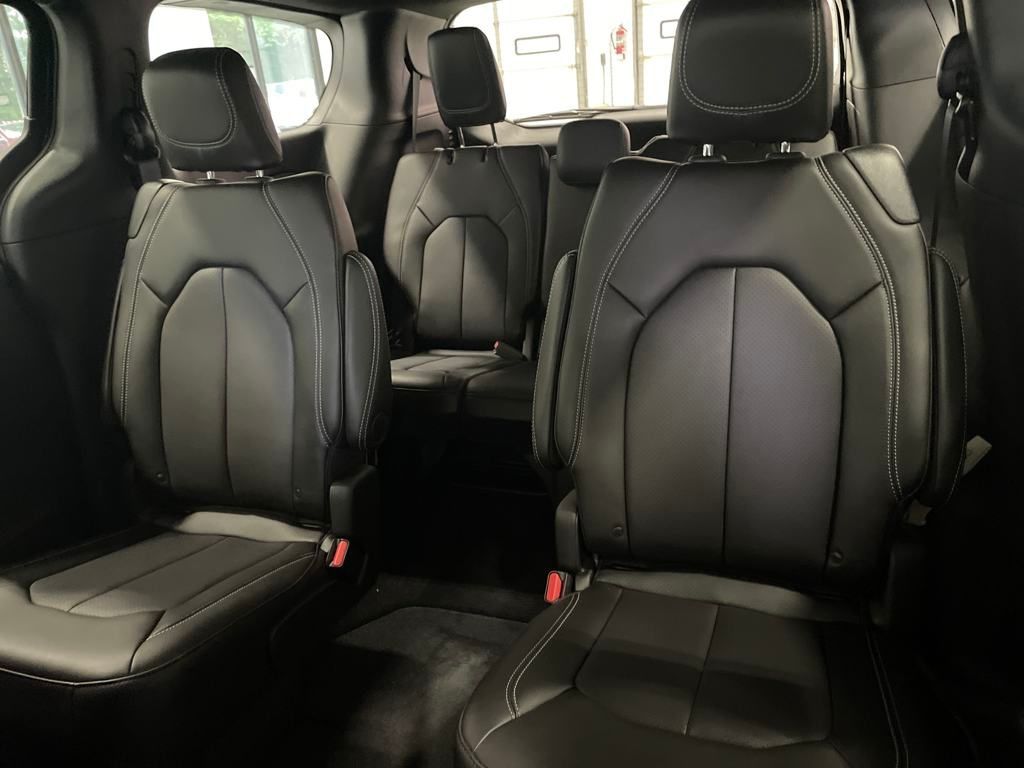 2025 Chrysler Pacifica photo 13