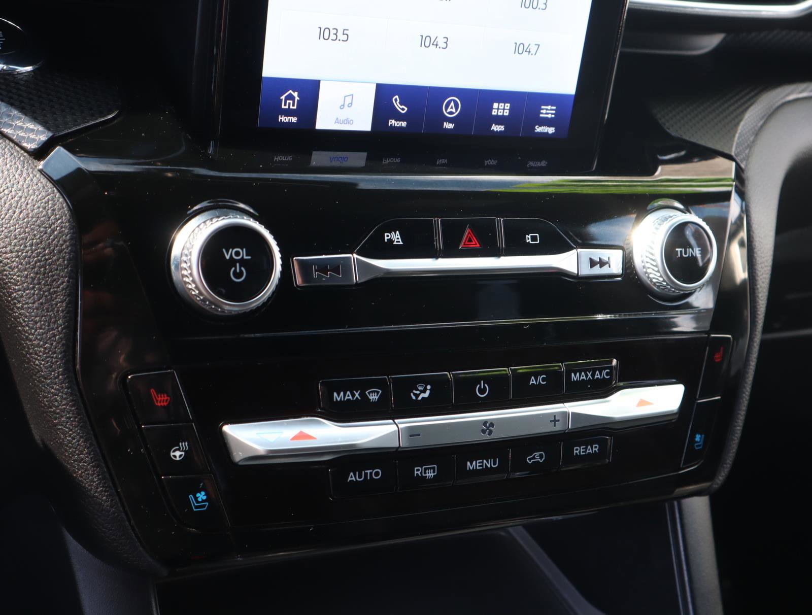 2021 Ford Explorer ST photo 11