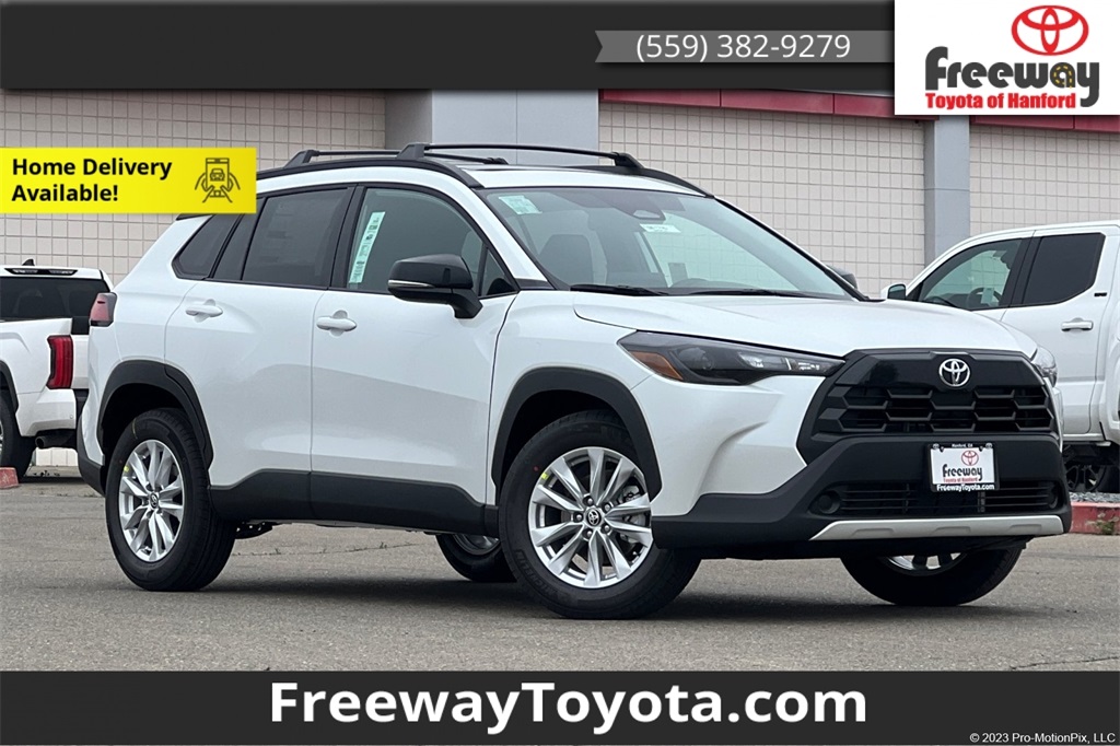 2026 Toyota Corolla Cross LE's photo