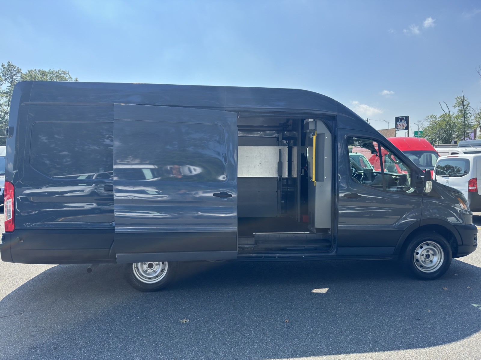 2022 Ford Transit photo 8