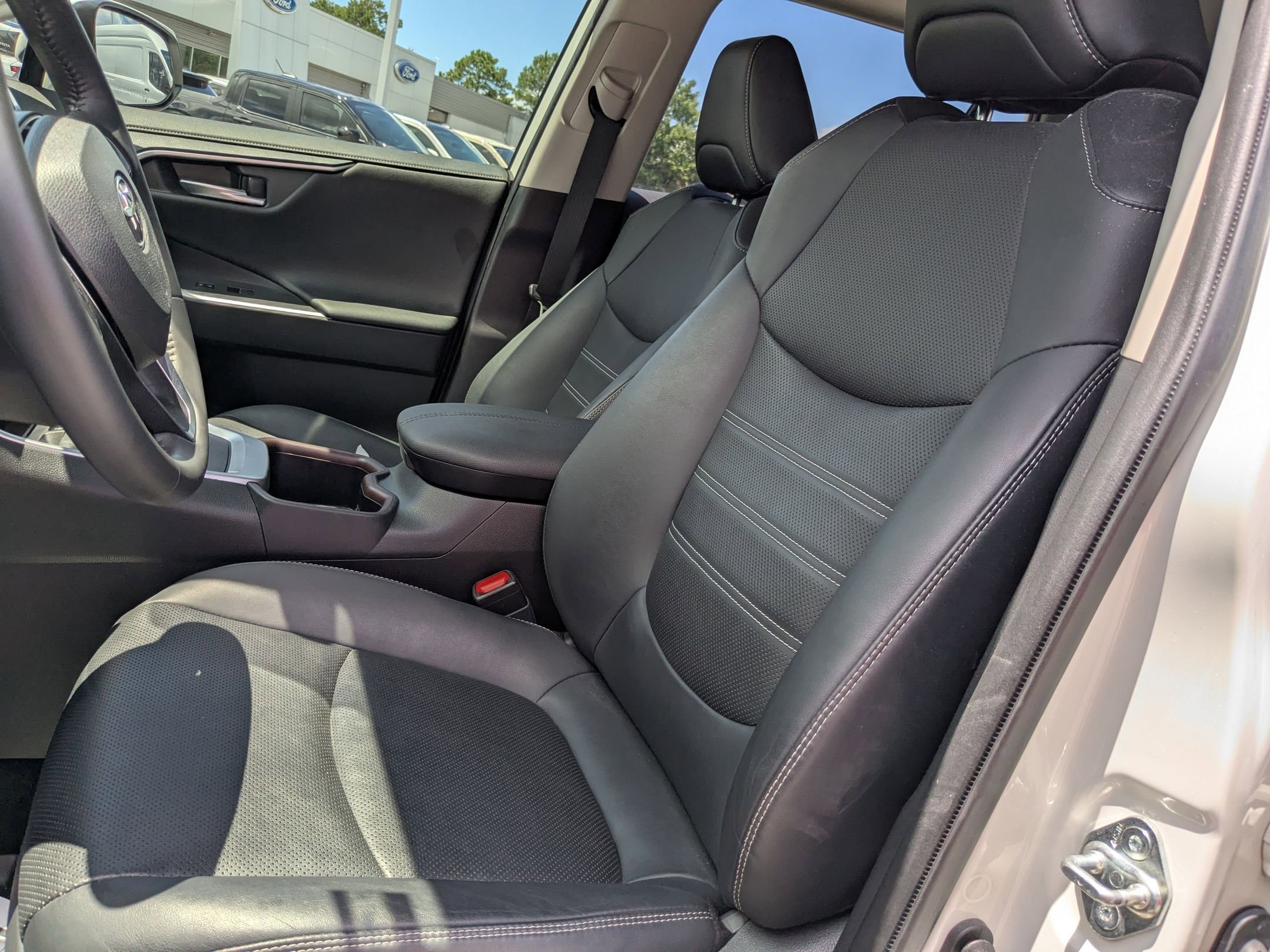 2022 Toyota RAV4 Hybrid Limited photo 13