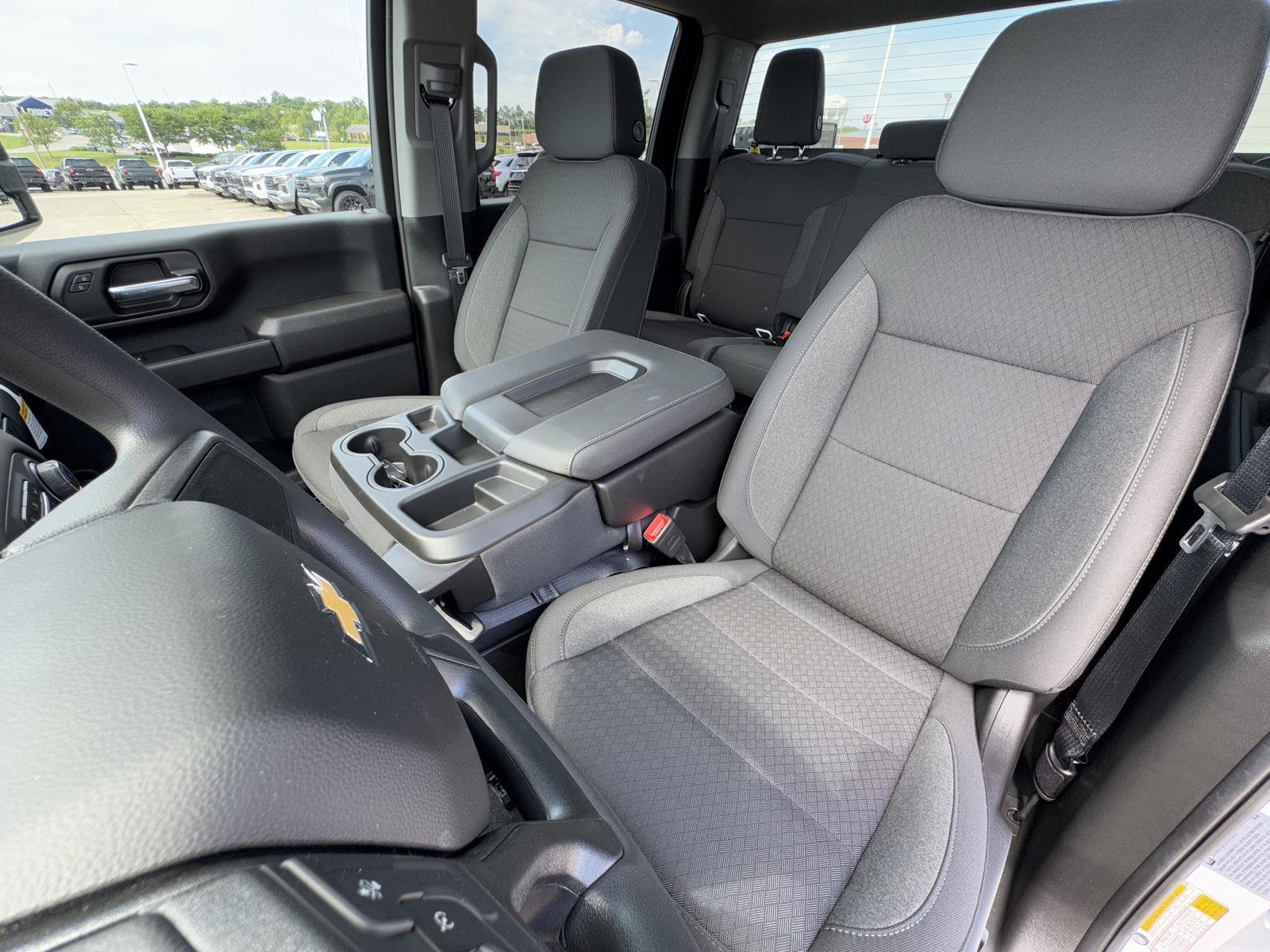 2025 Chevrolet Silverado 2500HD Custom photo 26