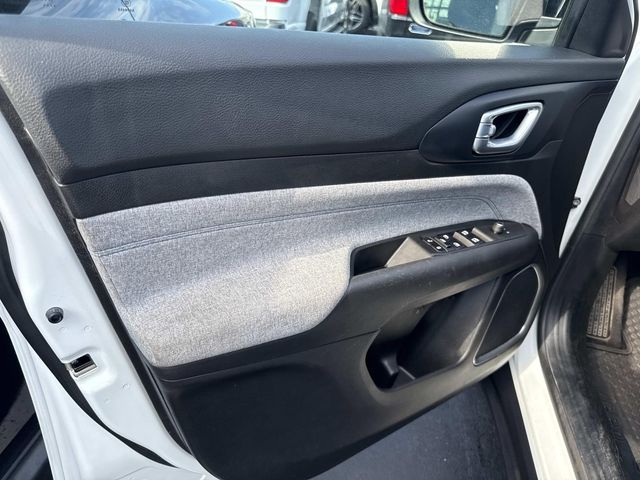2022 Jeep Compass Latitude photo 16