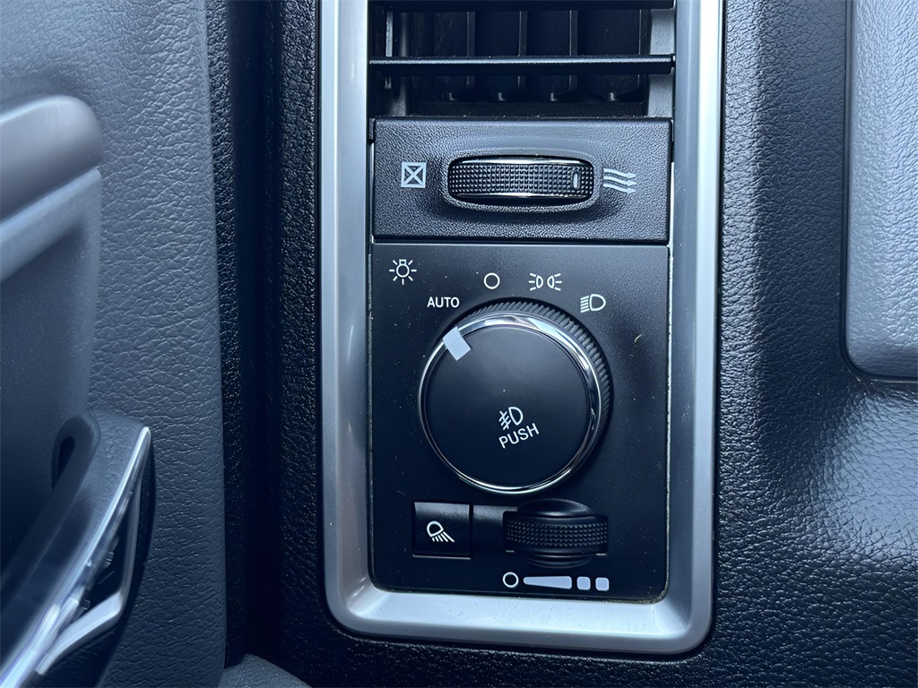 2019 Ram 1500 Classic Warlock photo 21