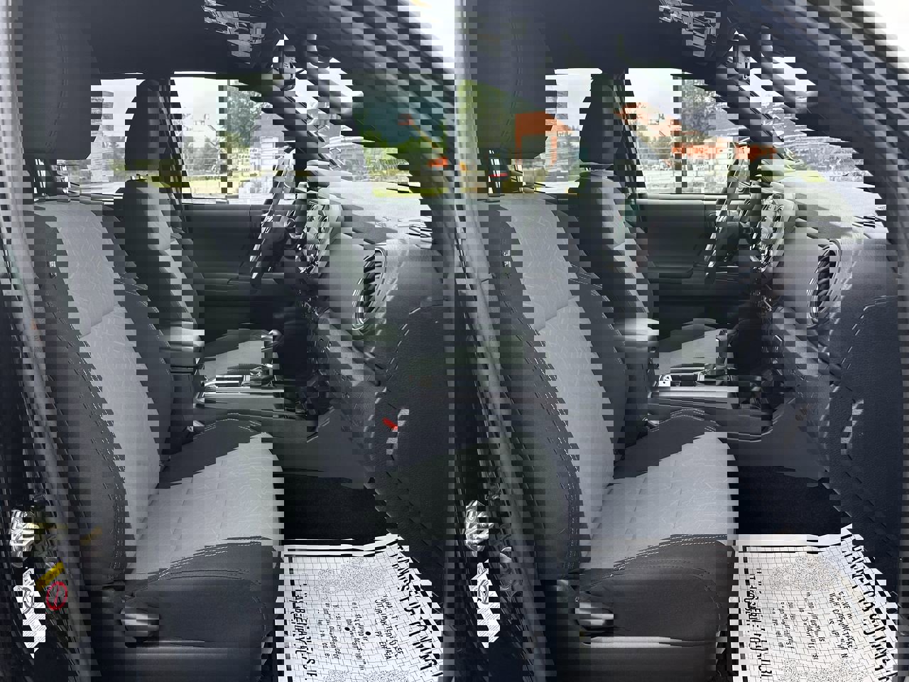 2020 Toyota Tacoma SR5 photo 24