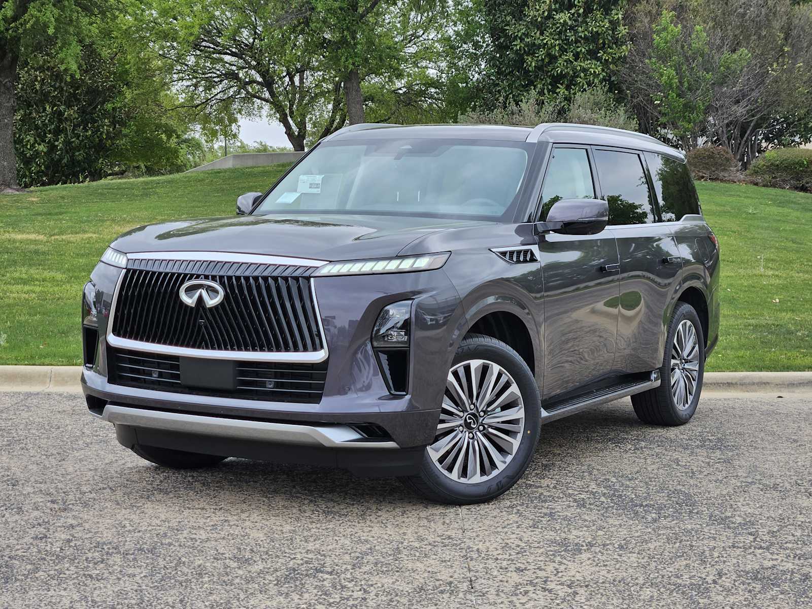 2025 INFINITI QX80 LUXE