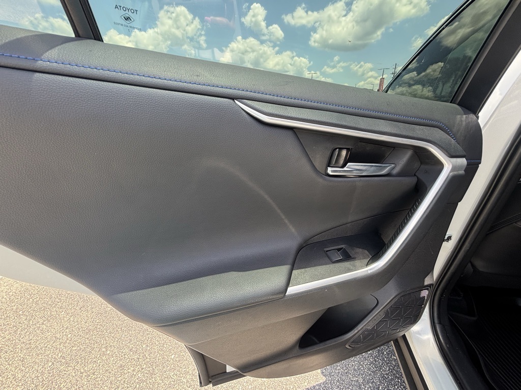 2022 Toyota RAV4 Hybrid XSE photo 12