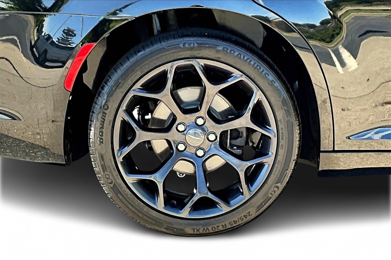 2019 Chrysler 300 S photo 33