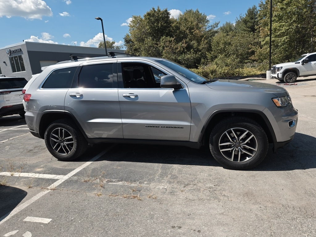2019 Jeep Grand Cherokee Laredo E photo 4