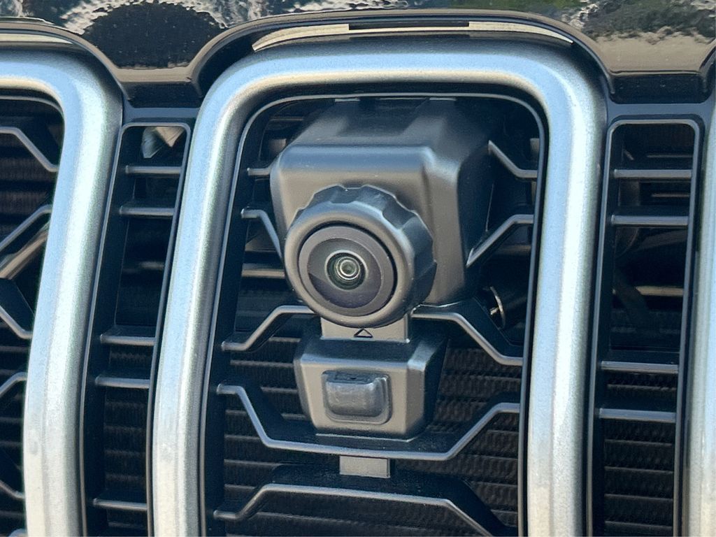 2025 Jeep Wrangler Sahara photo 15