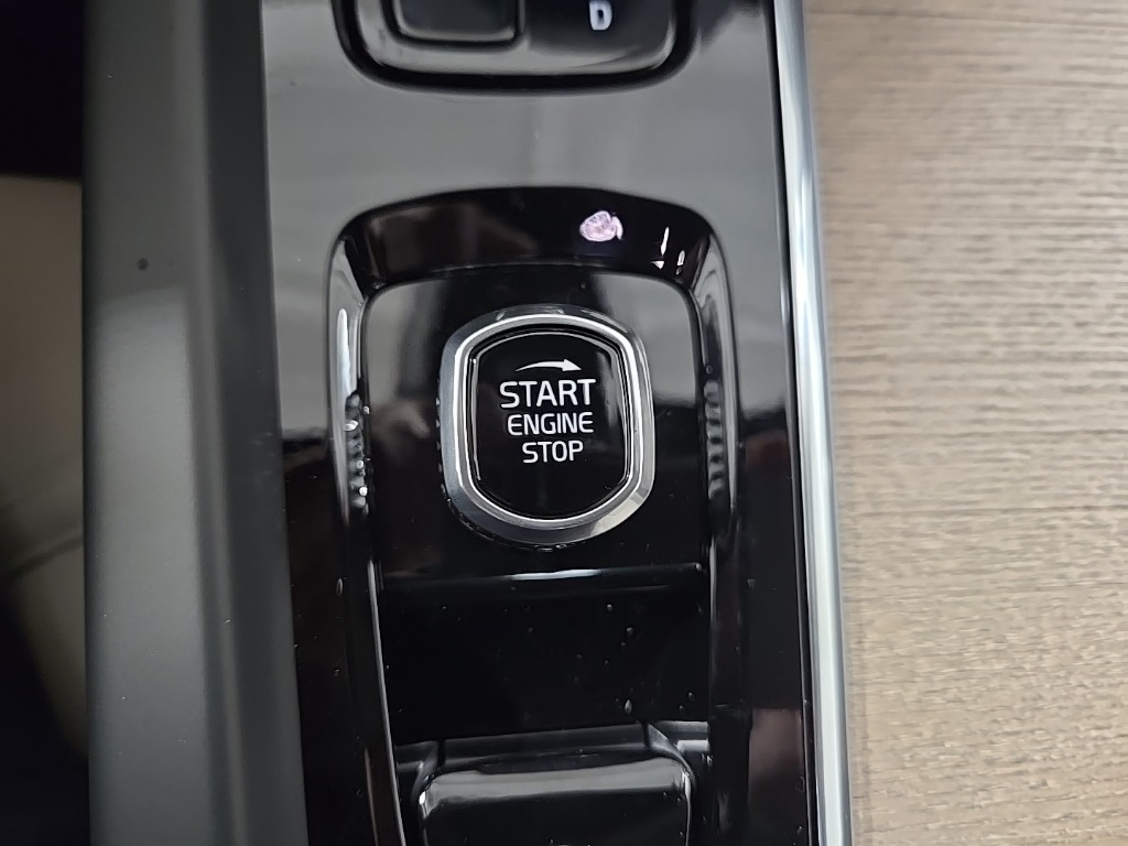 2026 Volvo XC60 B5 Plus photo 14